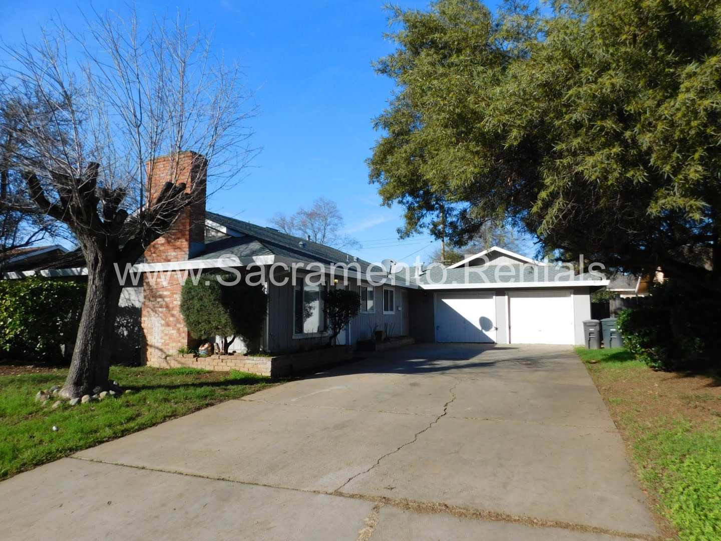 Updated 2bd/1ba Lincoln Village Duplex with Garage – photo 1