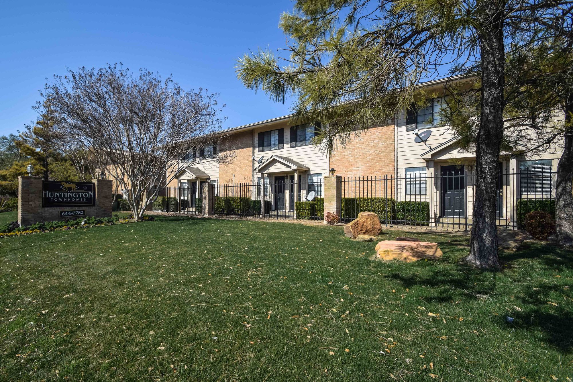 Huntington Townhomes – photo 2