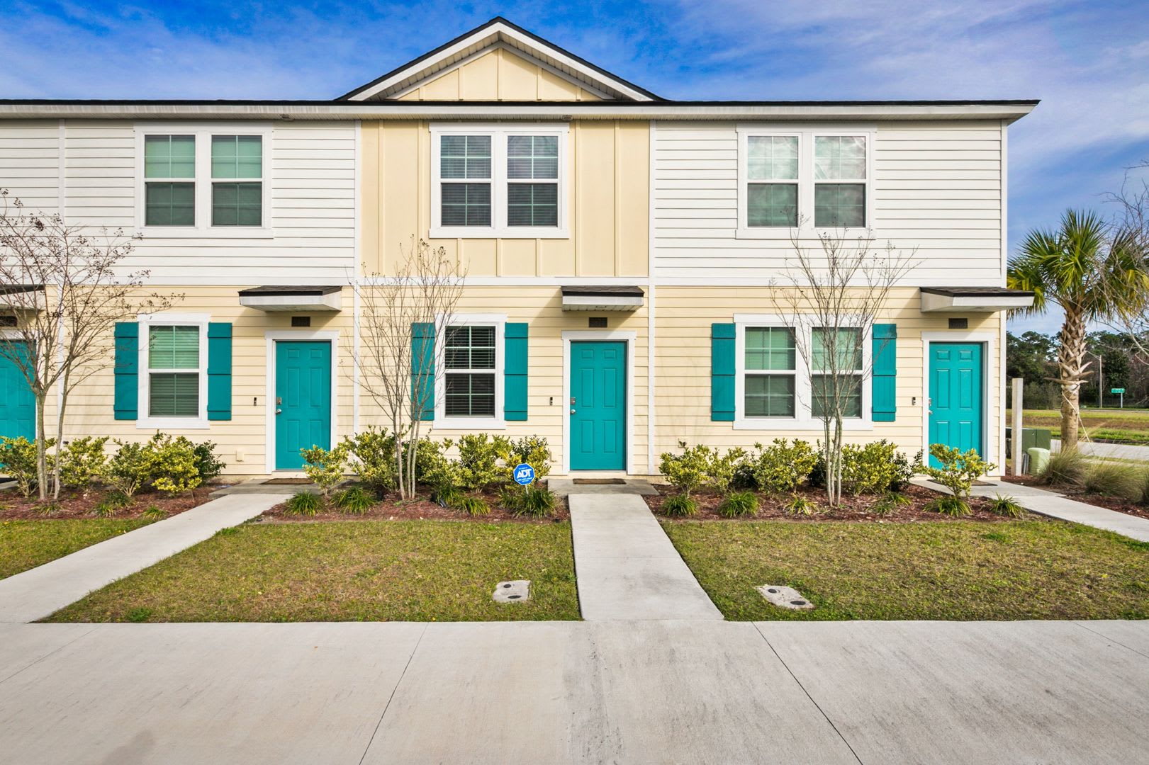 2-Bedroom Townhome for Rent with Private En-Suite Baths & Screened Porch – photo 1