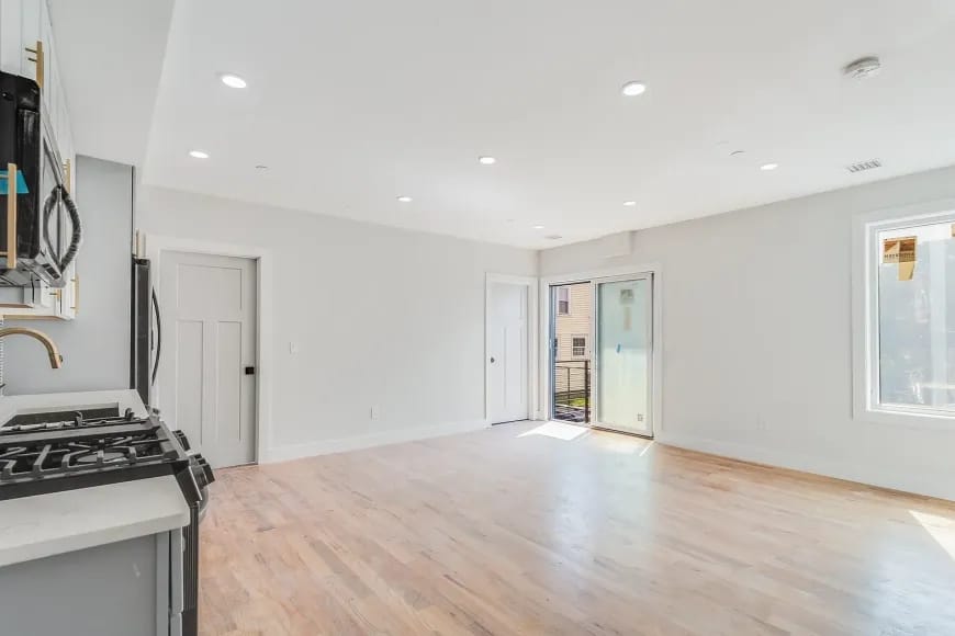97 Condor St. – photo 5
