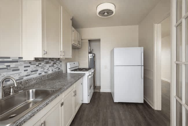 1511 W Woodlawn Ave – photo 2