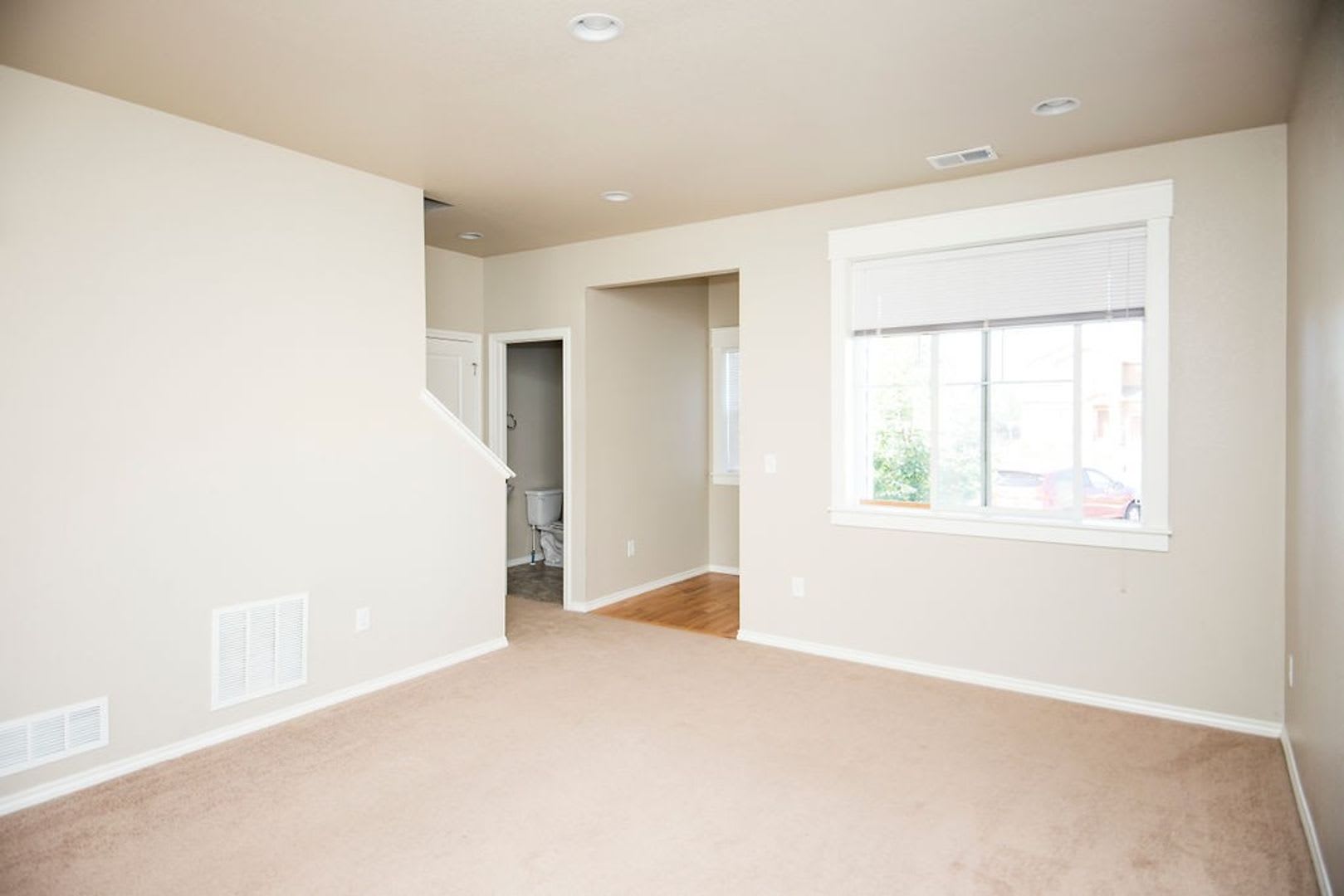 Spacious 3 Bedroom Single-Family Home with Modern Features – photo 2