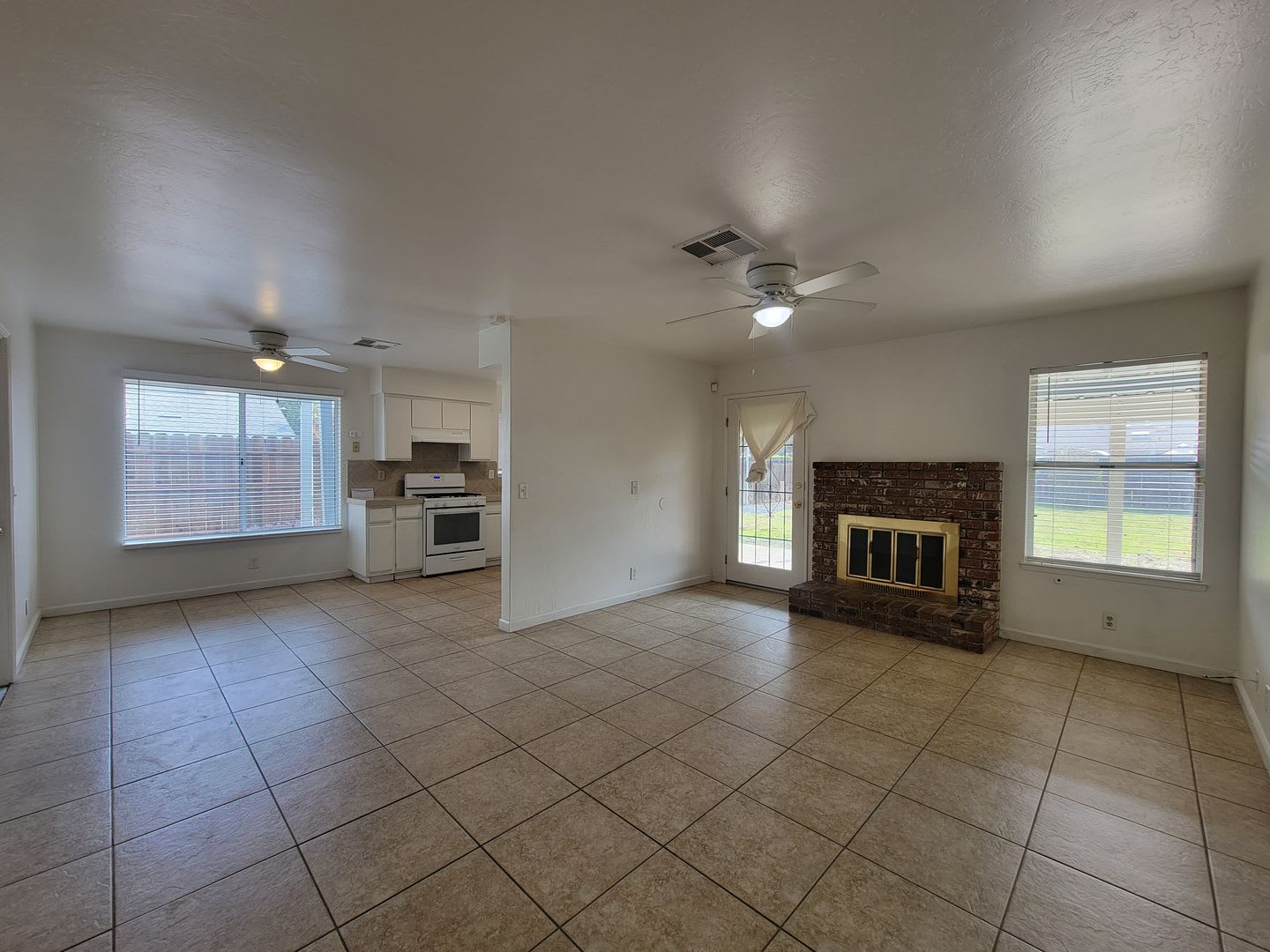 1749 E. Laurel Ave – photo 2