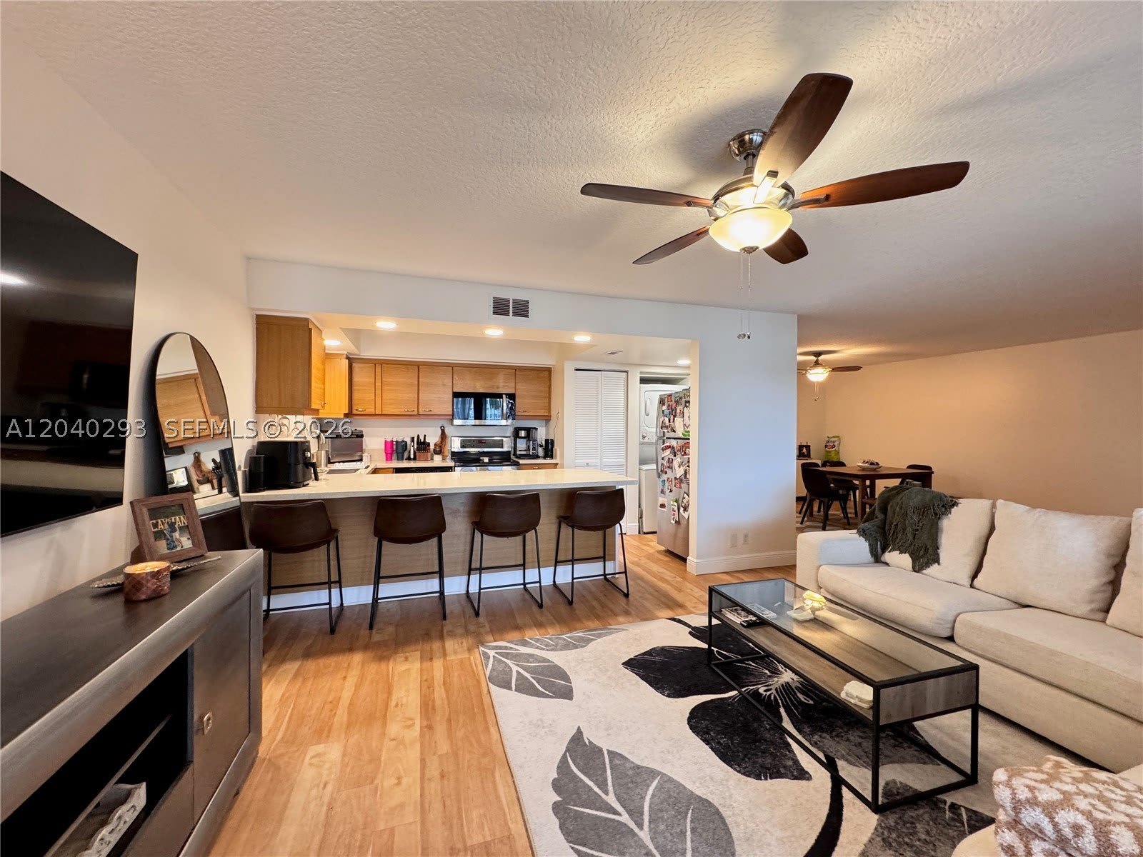 520 Orton Ave – photo 4