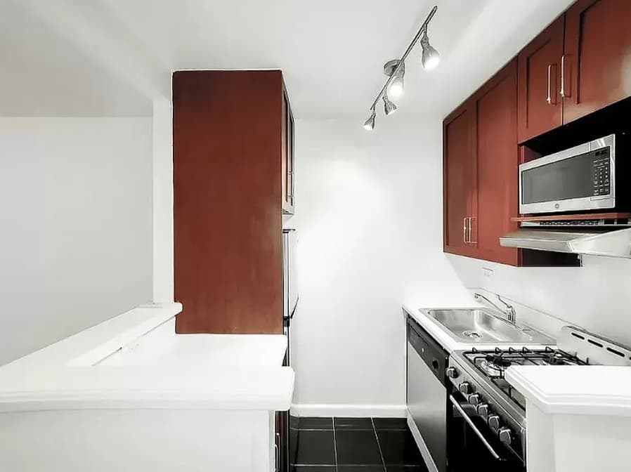 236 E 74Th St – photo 2