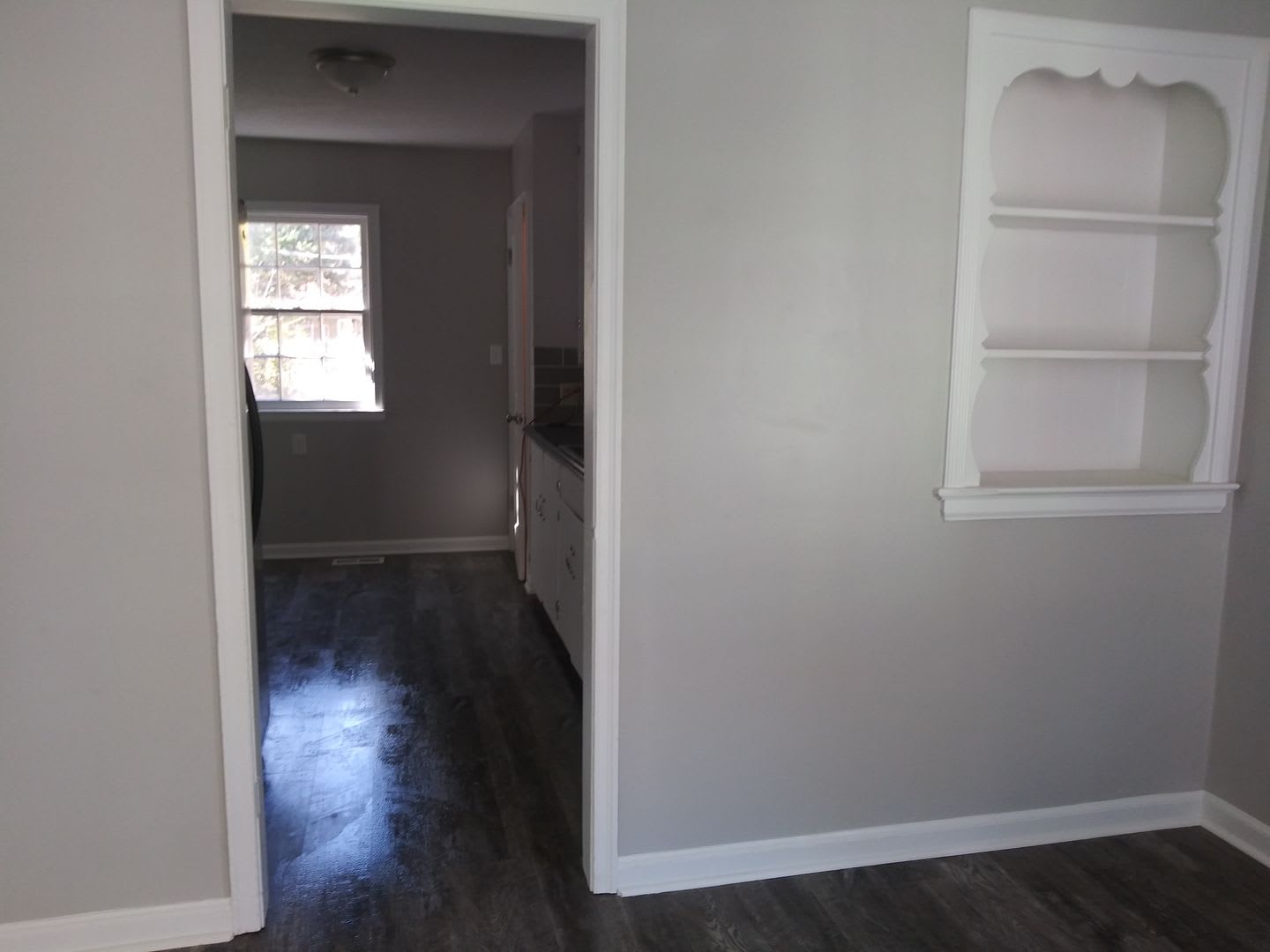 3br 1.5 bath, NEWLY RENOVATED! Garage, fenced back yard, plank flooring – photo 4