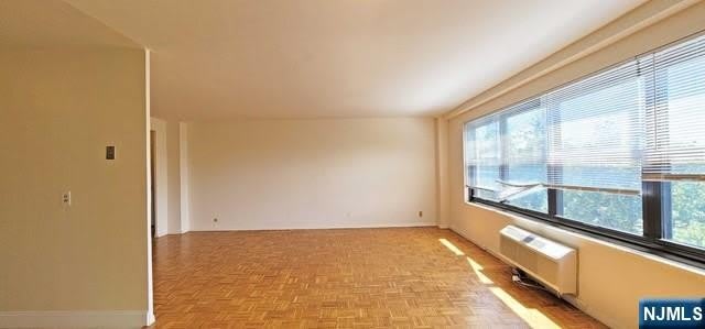 2348 Linwood Avenue – photo 5