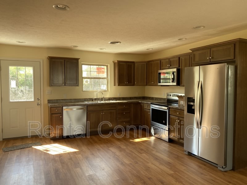 1815 Bridge St. – photo 2
