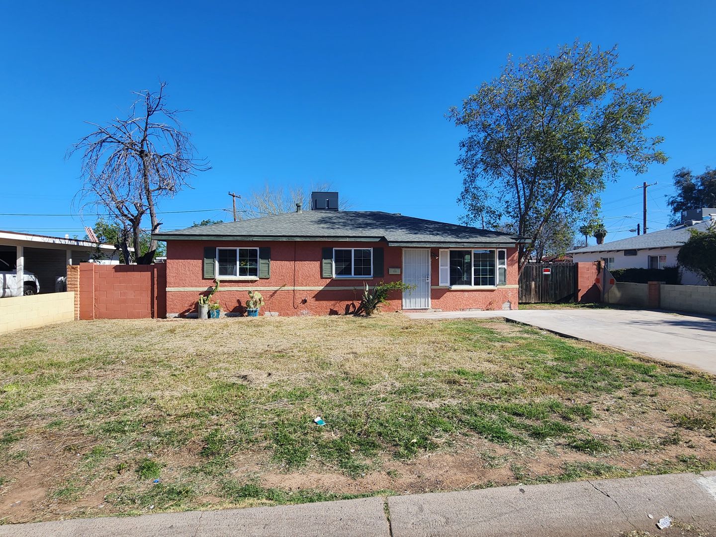 3 Bedroom in Phoenix! – photo 2