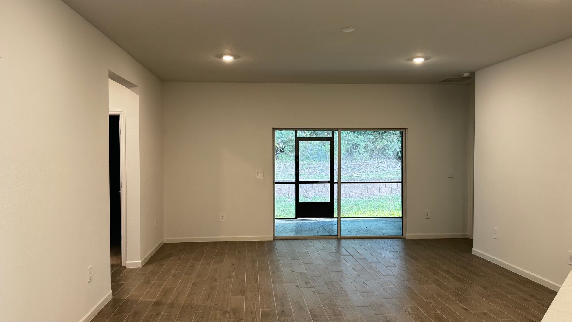 Gorgeous Grand Park North 4/3 with Garage – photo 3
