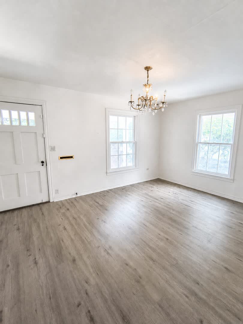 HUGE, 4 bedroom 3 bath home plus bonus room! NEW FLOORS, Available NOW! – photo 4