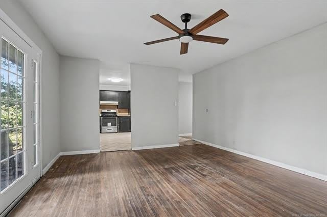 10311 E 5 th Street – photo 5
