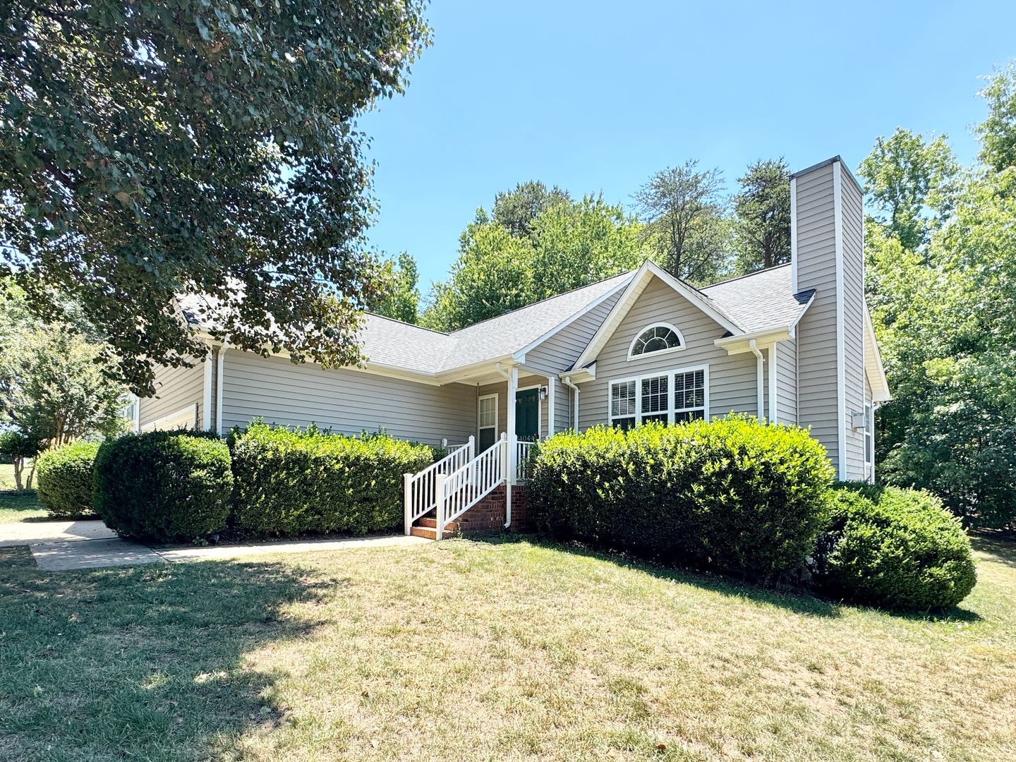 Fantastic 3 BR House w/ Inviting Floor Plan in Kernodle/NW School District – photo 1