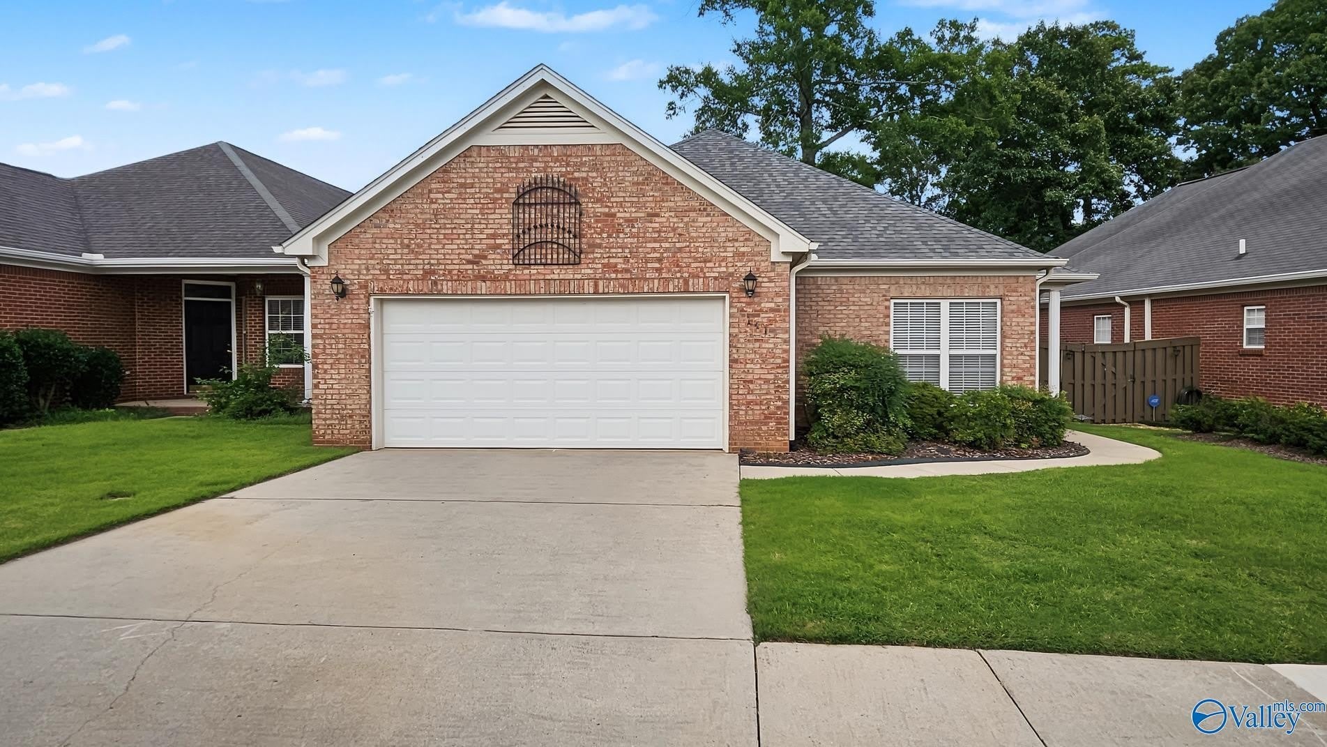 141 Canterbury Drive – photo 2