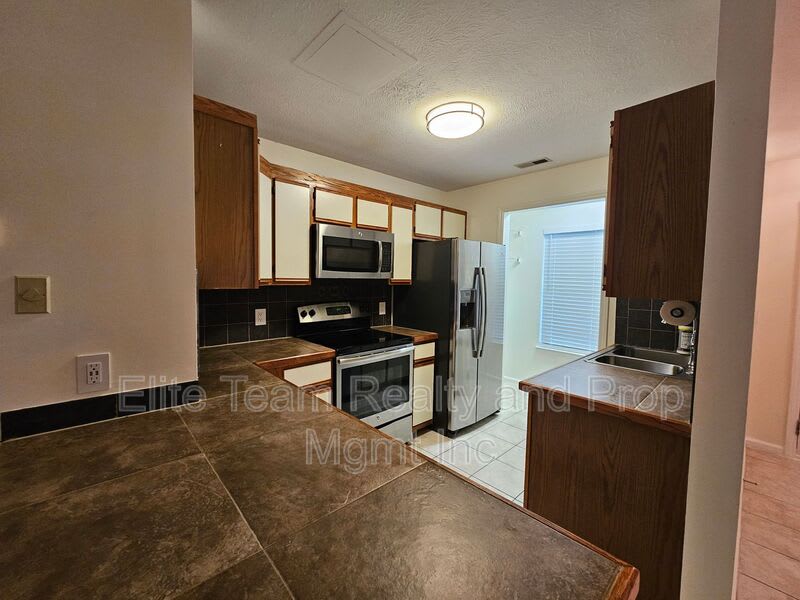 802 A Selwyn Oaks Ct – photo 2