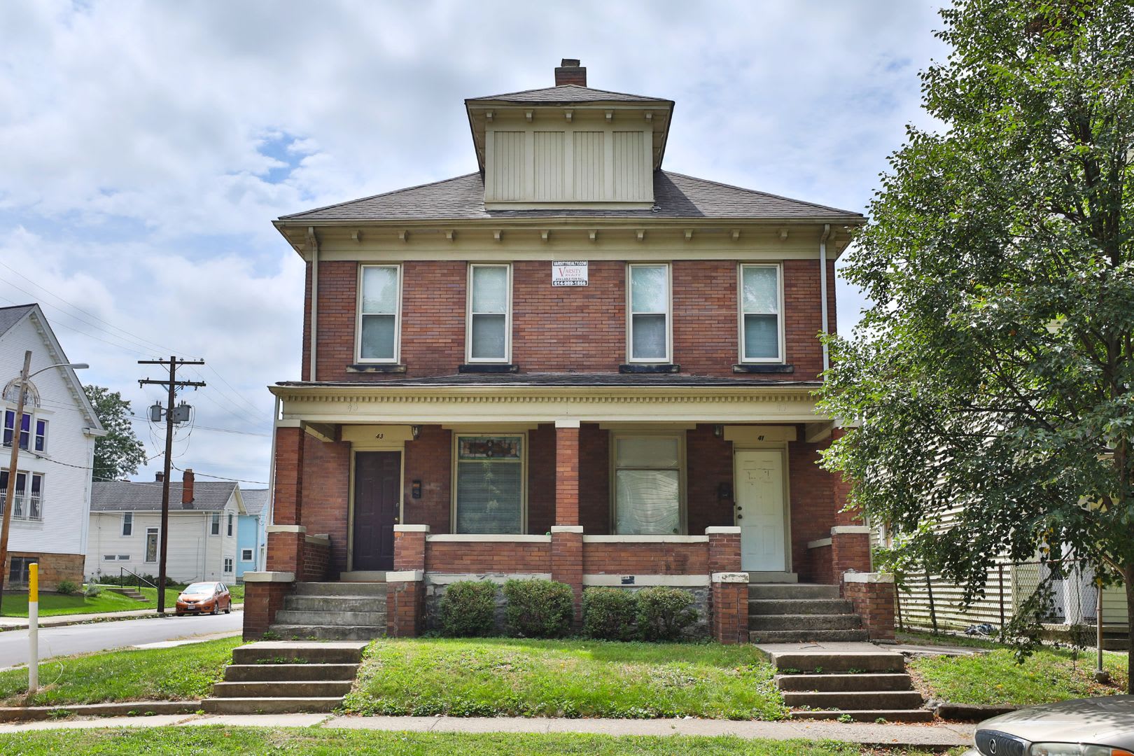4 Bedroom 2 Bath Newly Renovated Townhouse Right Off Of High St Free Washer Dryer And Off Street Parking – photo 4
