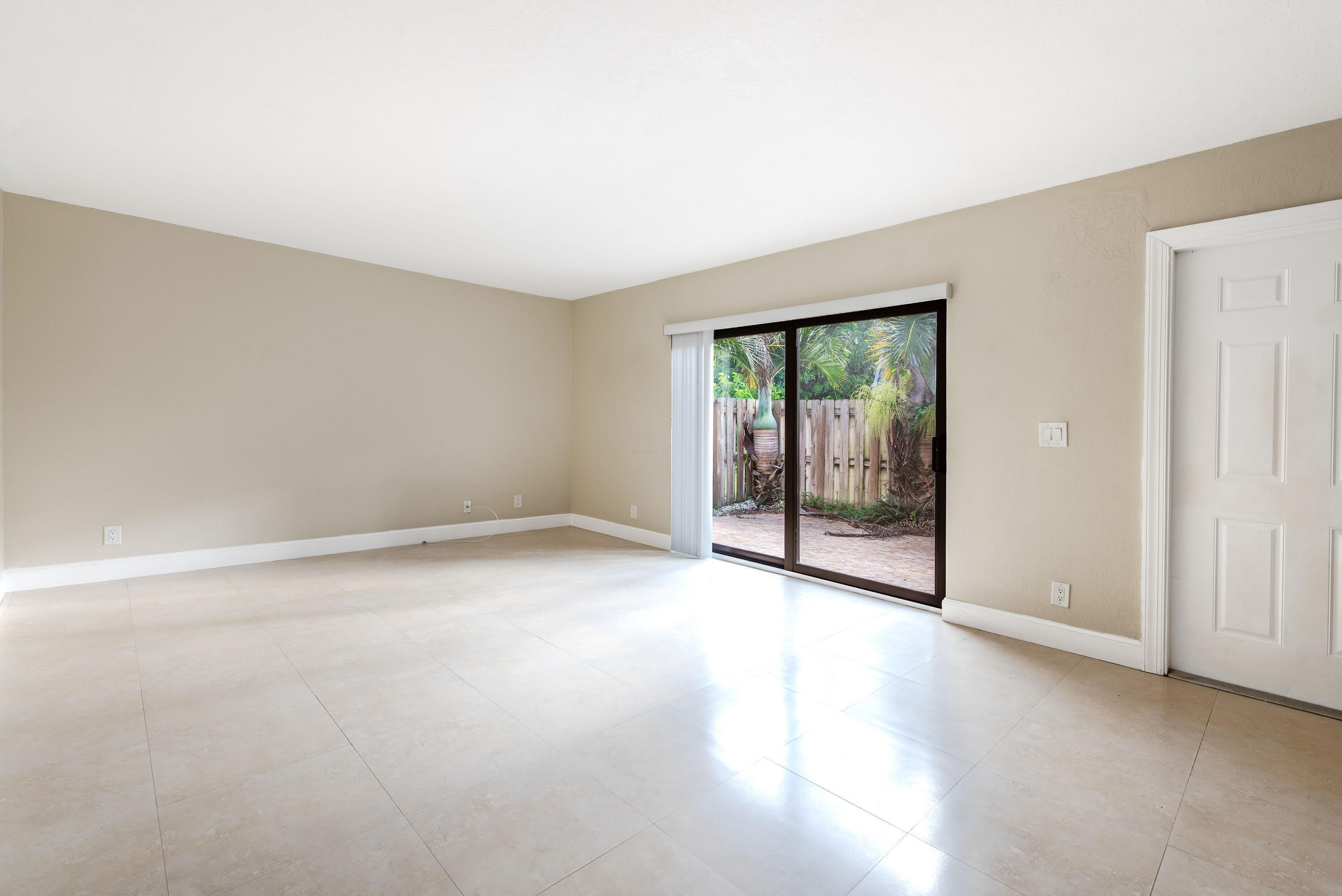 2471 Waterside Drive – photo 4