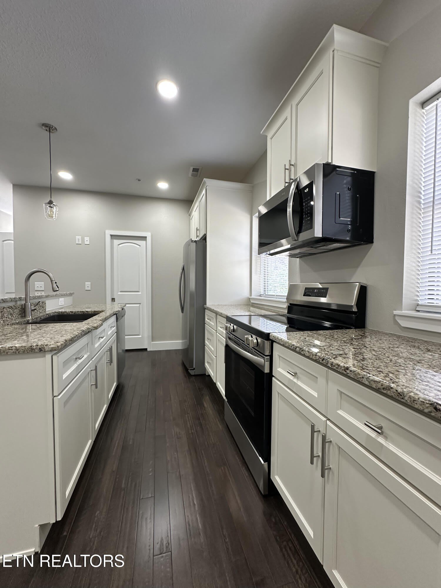 941 Luttrell St – photo 3