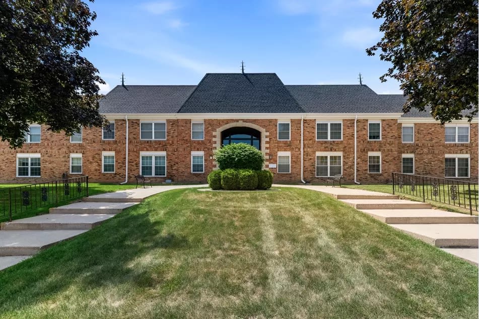 2101 Chateau Ct – photo 2