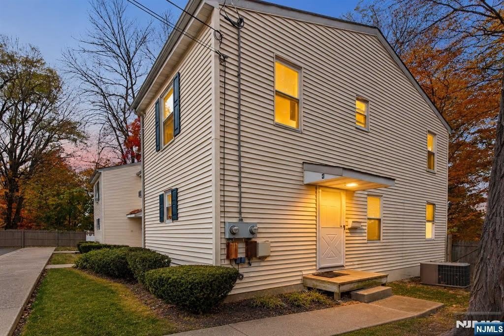 2 Cottage Place – photo 1