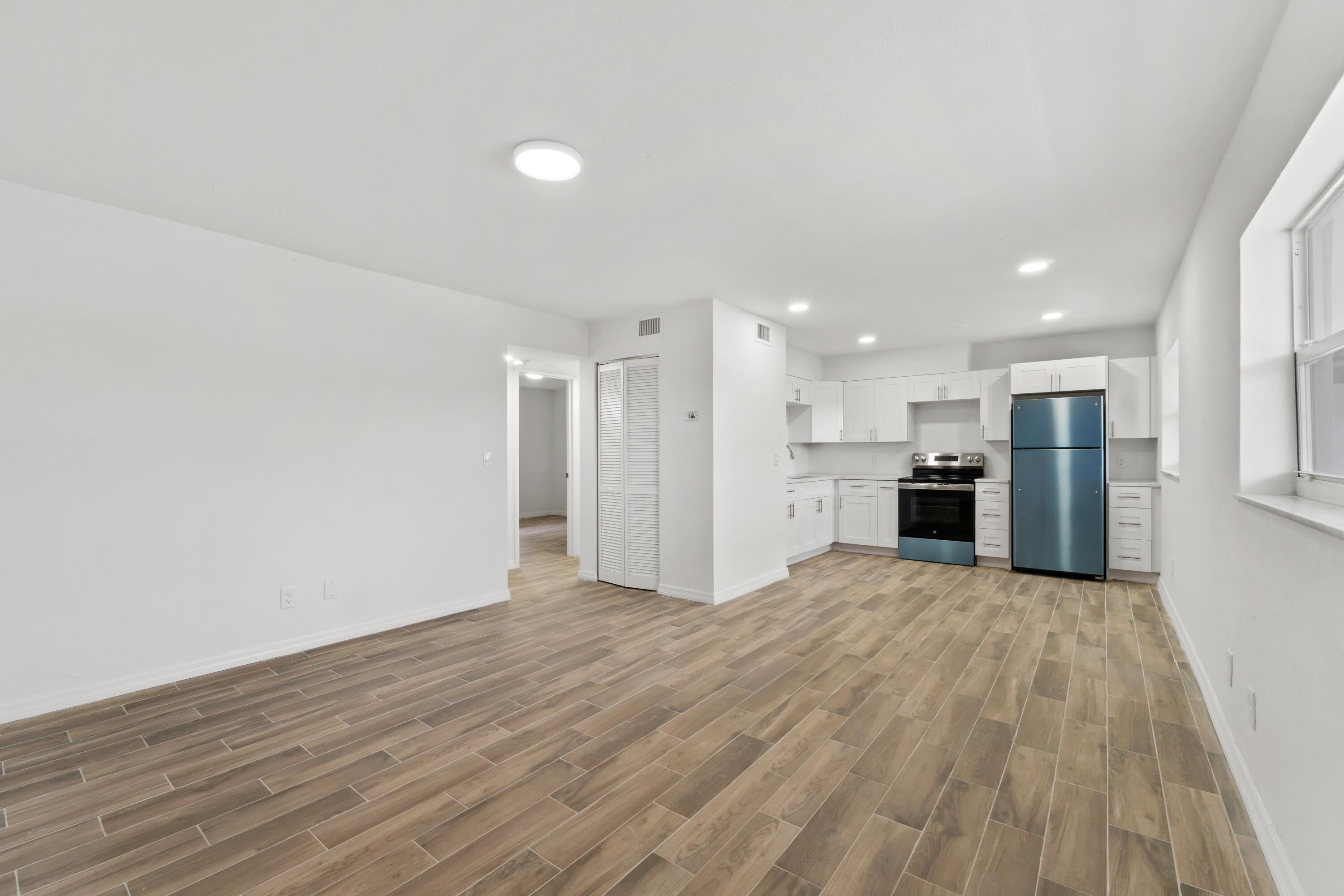 1301 Emerald Terrace – photo 4