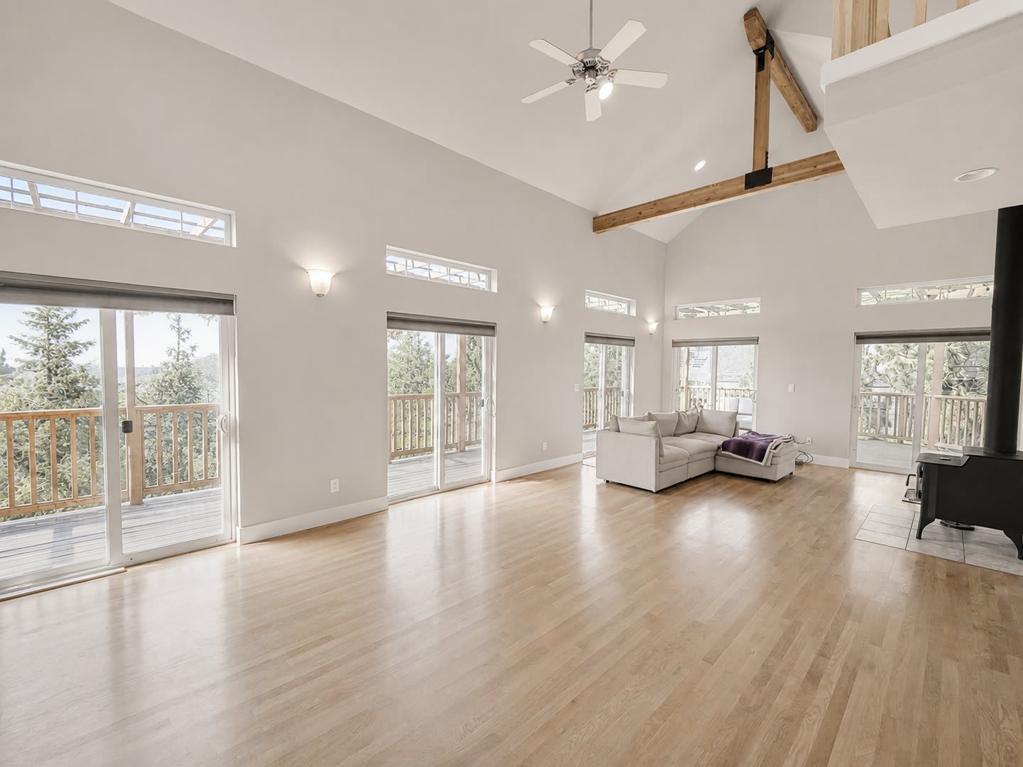 Light-Filled Bend Split-Level with Mountain Views & Flexible Space – photo 4