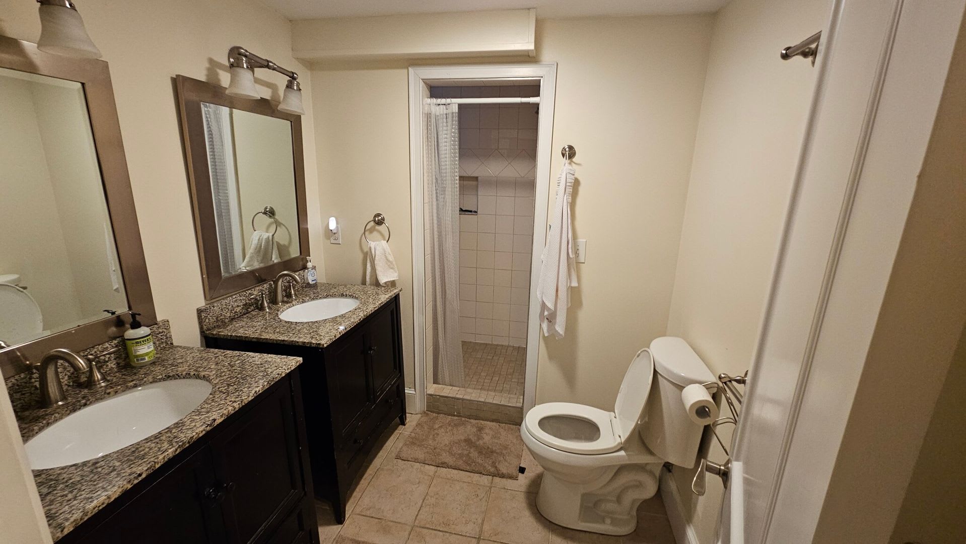 Modern Gem near BC Campus! Short Walk? Spacious, Sunny and Professionally managed. Parking Avail to Rent. – photo 5