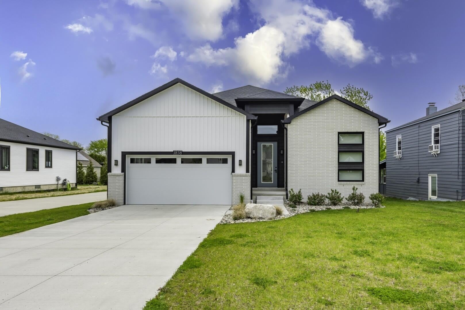 1858 Upland Drive – photo 1