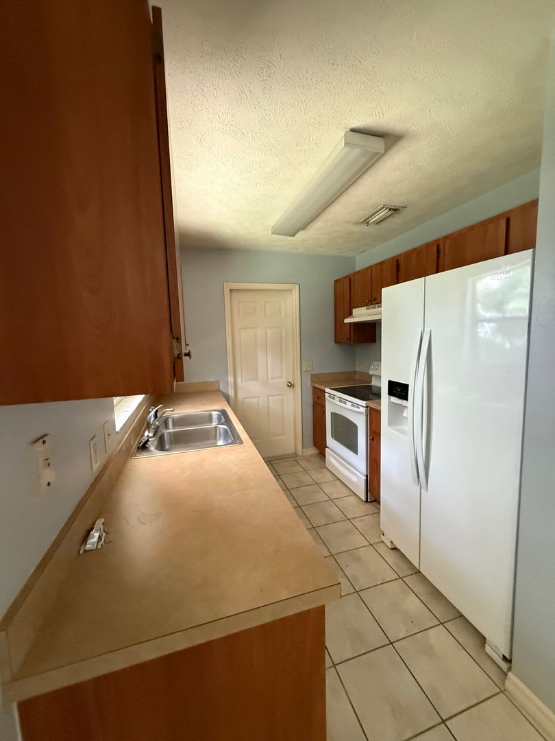 2060 NW 42 ST – photo 2