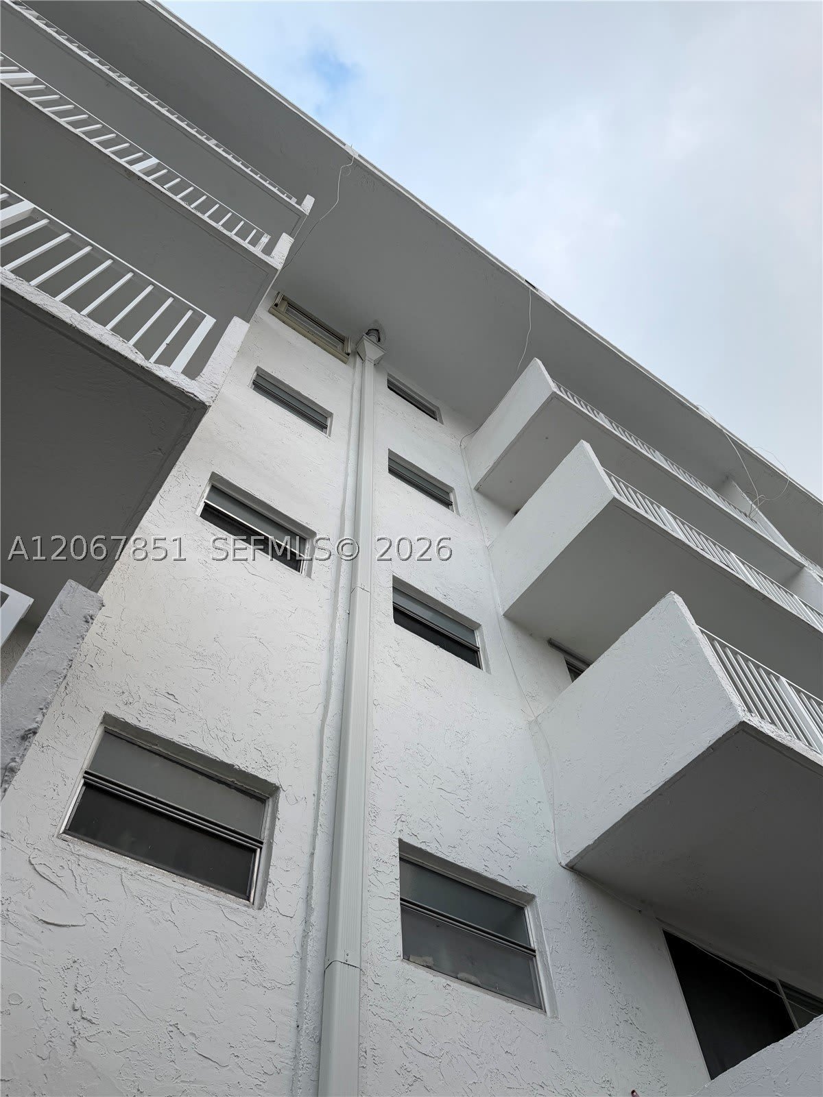 910 Michigan Ave – photo 2