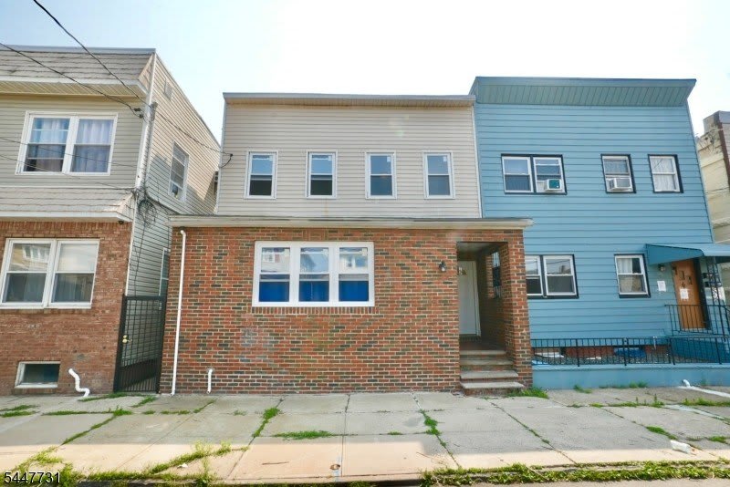 210 Sanford Ave Unit 2 – photo 1