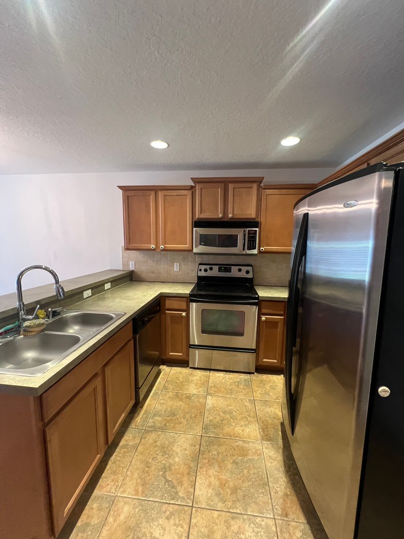 Charming 3-Bedroom Home in a Desirable Oviedo Location – photo 2