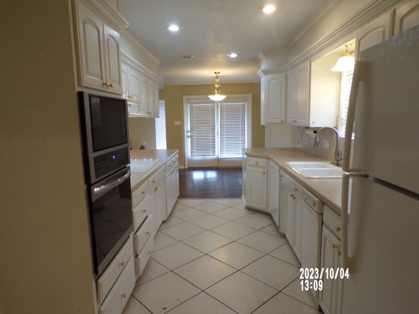 Large bedrooms, located on West side of town – photo 5
