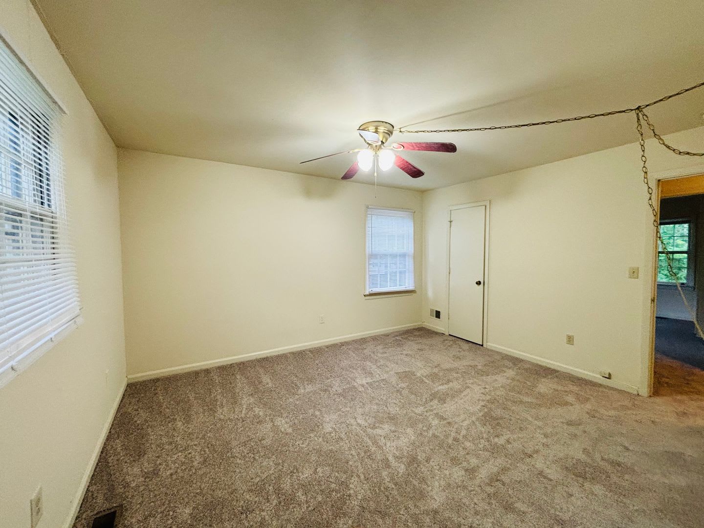 3 Bedroom 2.5 Bath Townhouse – photo 2