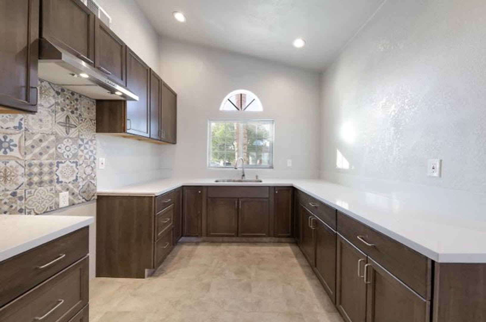 SW Bakersfield 3 bedroom/ 2 bathroom home – photo 5