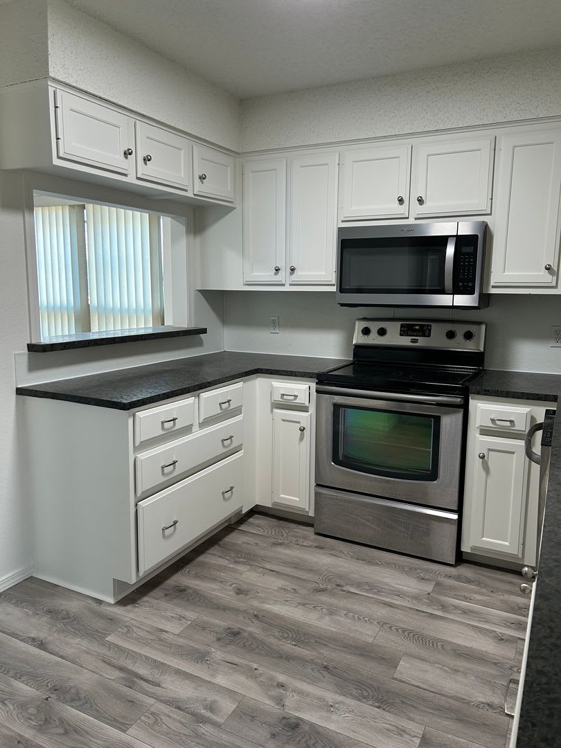 Beautiful Duplex In Esmond Estates – photo 4
