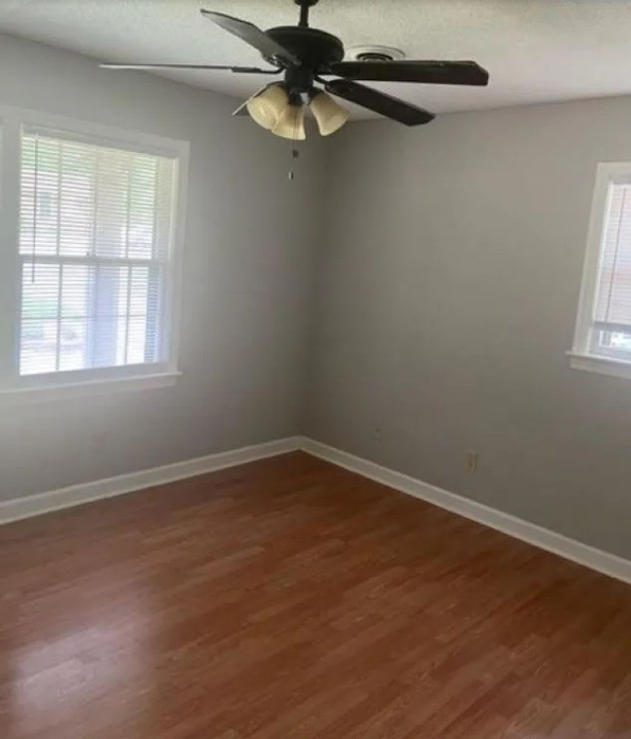 Beautiful Updated Duplex In Great Area Close To I 26 And I 20 Harbison Shopping Dining Hospital Sam S Club Costco Starbucks New Lvp Floors Throughout Nice Granite Countertops In Kitchen And Bathroom Nice Yard With Tons Of Space – photo 3