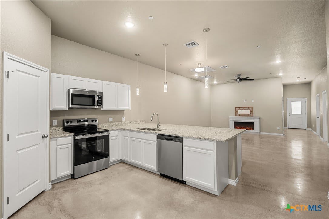 408 W Avenue C – photo 3