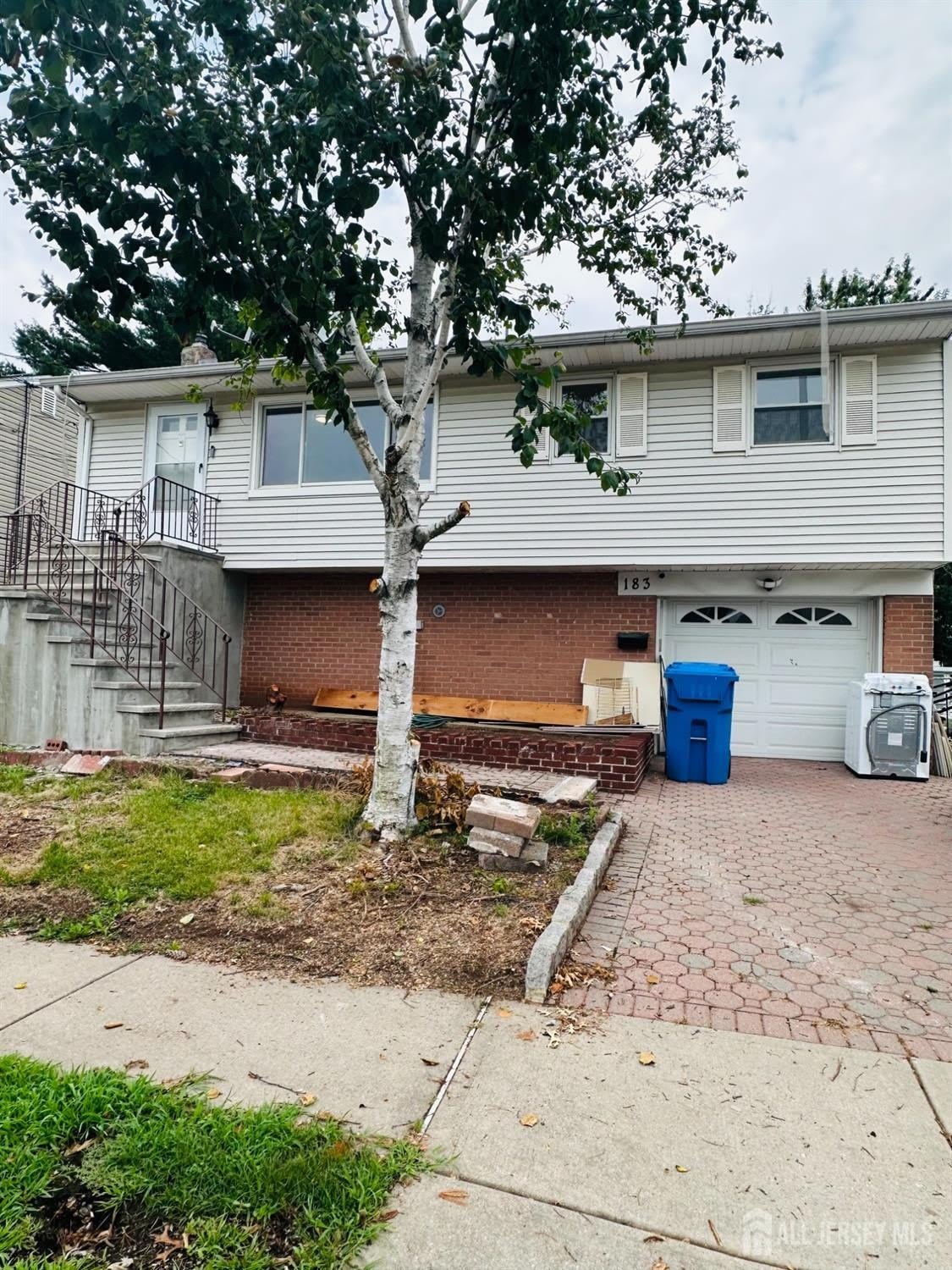 183 E Henry Place E – photo 1