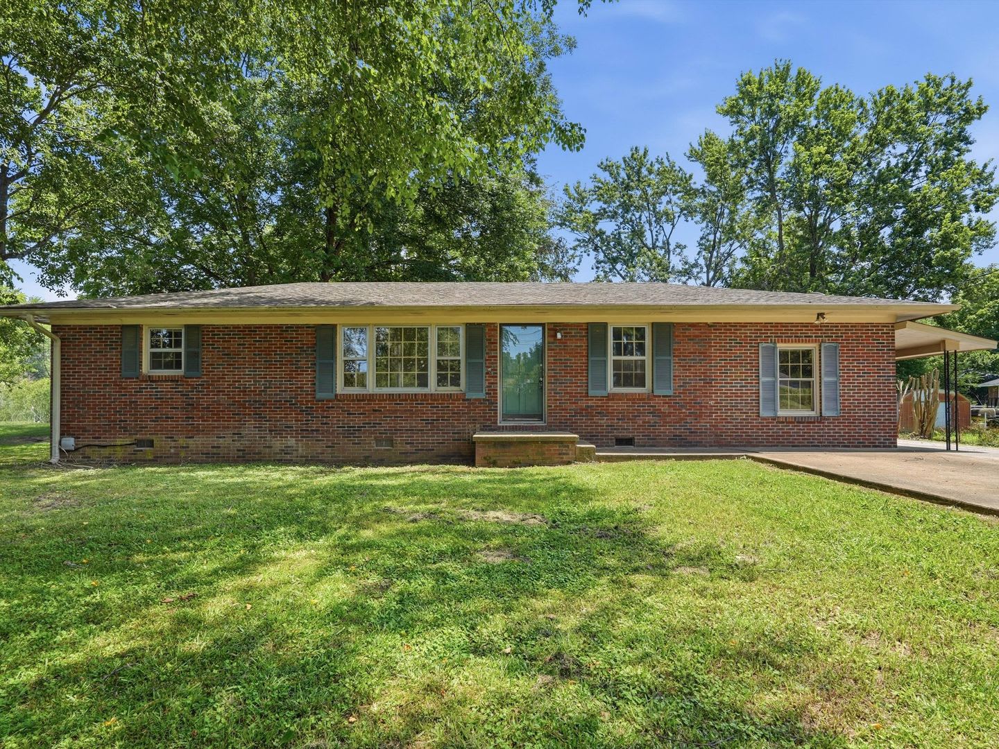 Close to Downtown Athens! Established neighborhood! – photo 1