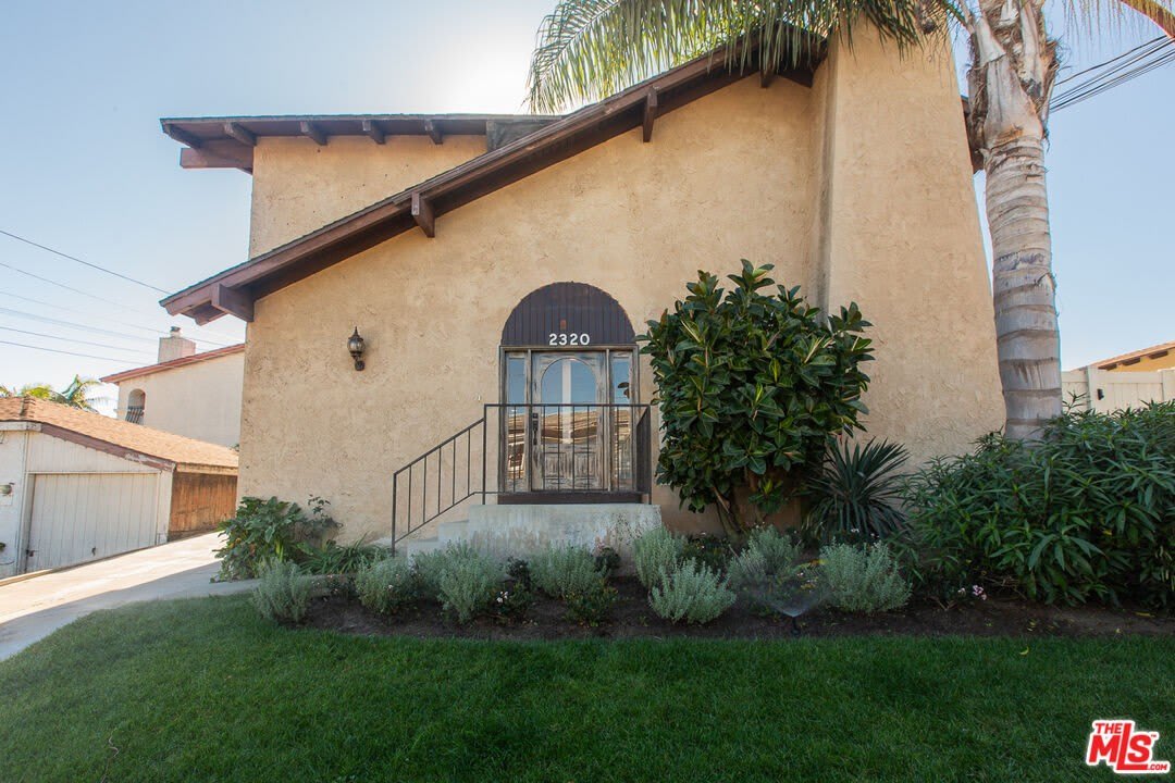 2320 Clark Ln – photo 1