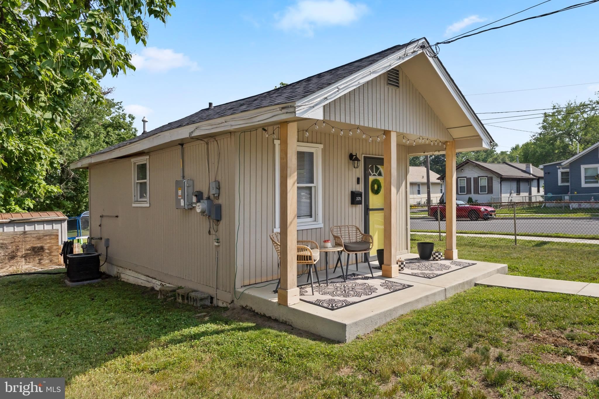 325 W Evergreen Avenue – photo 2