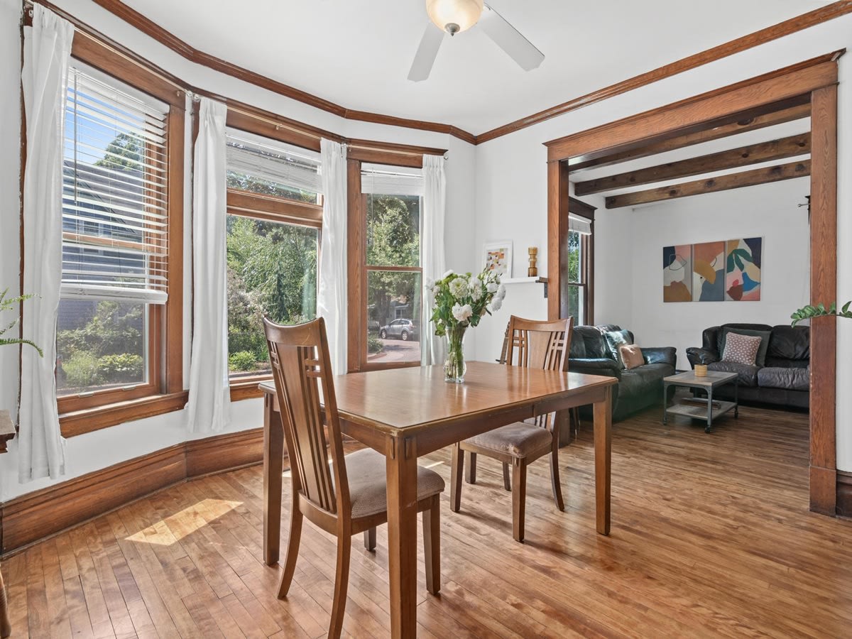 1002 Oxford St N – photo 4