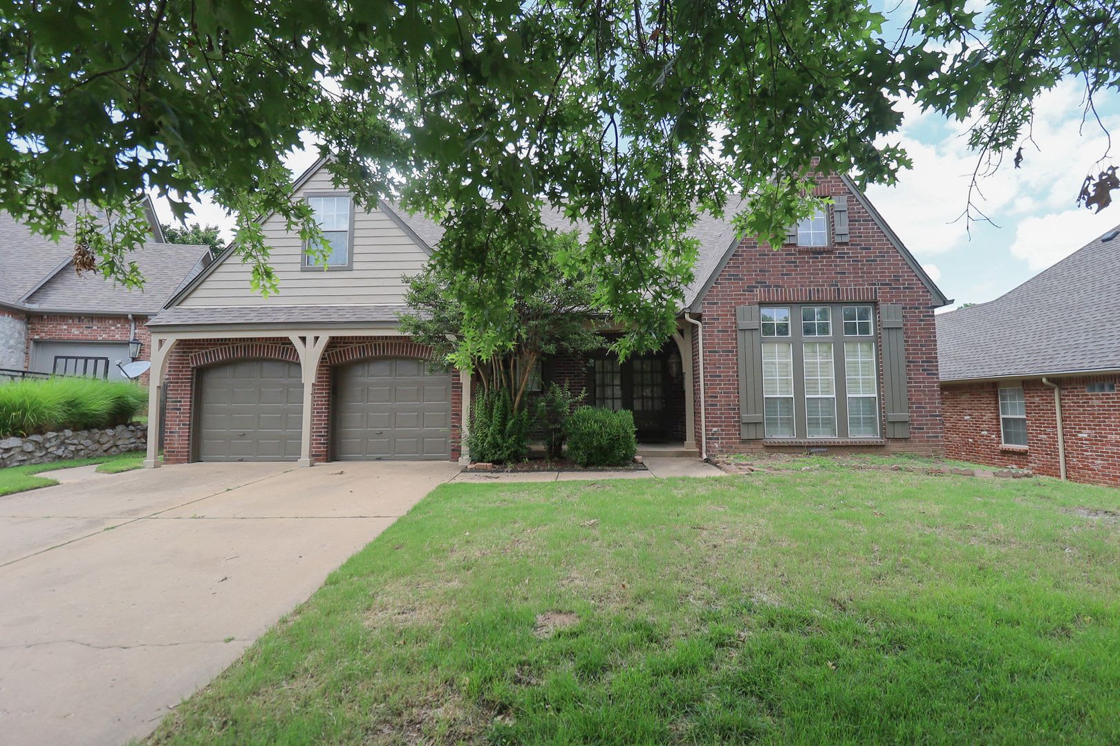 Huge, Gorgeous South Tulsa home ready for move in 05/15/2025 – photo 3