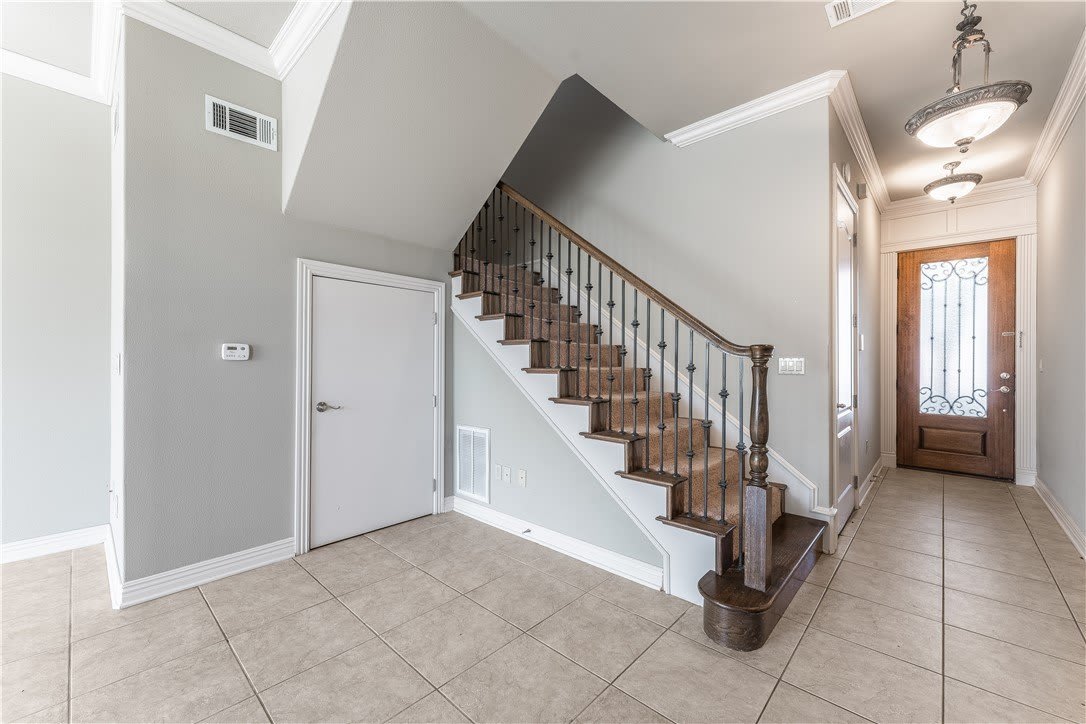 2612 Everest Avenue – photo 4