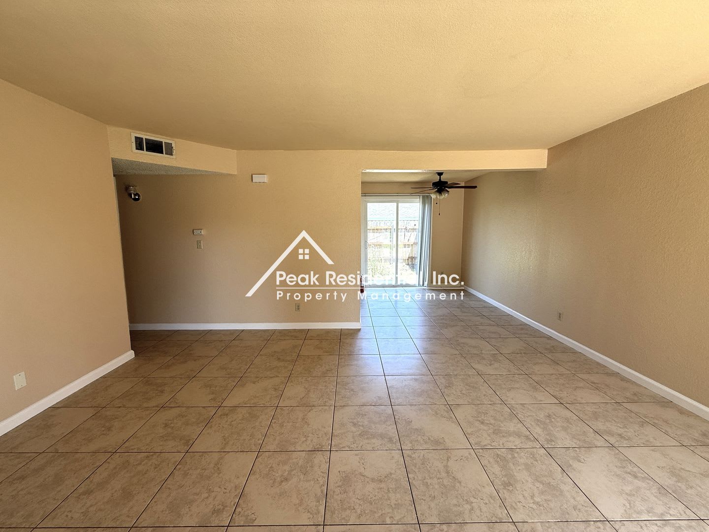 Spacious Elk Grove 3bd/2ba Triplex with Backyard – photo 2