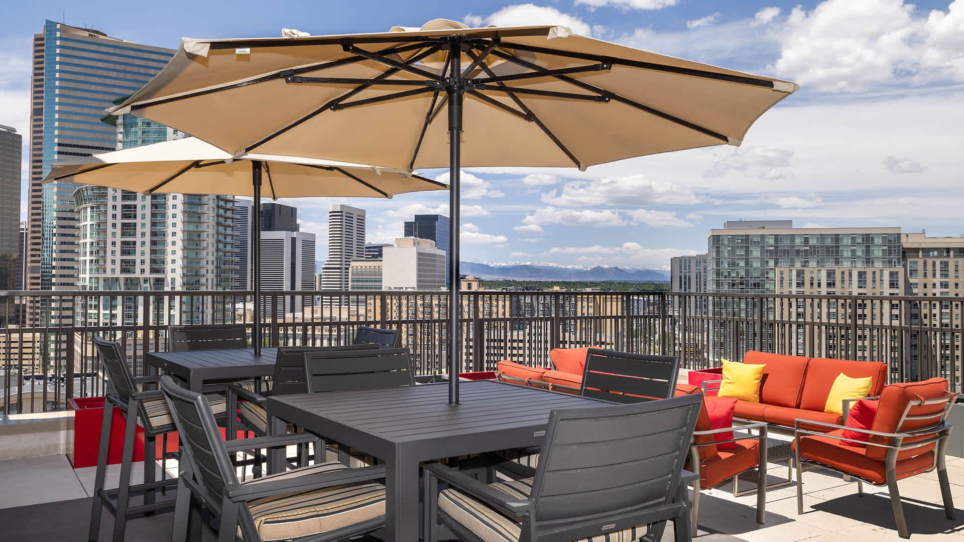 Radius Uptown Apartments – photo 3