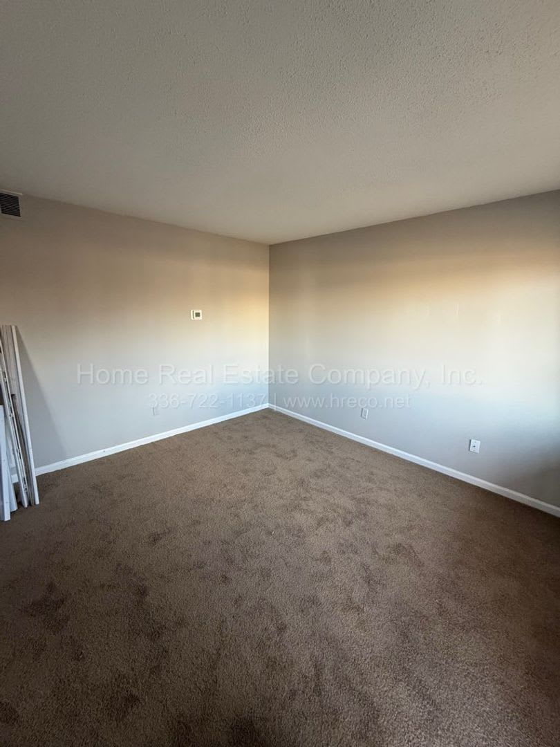 Courtyard Apartments – photo 2