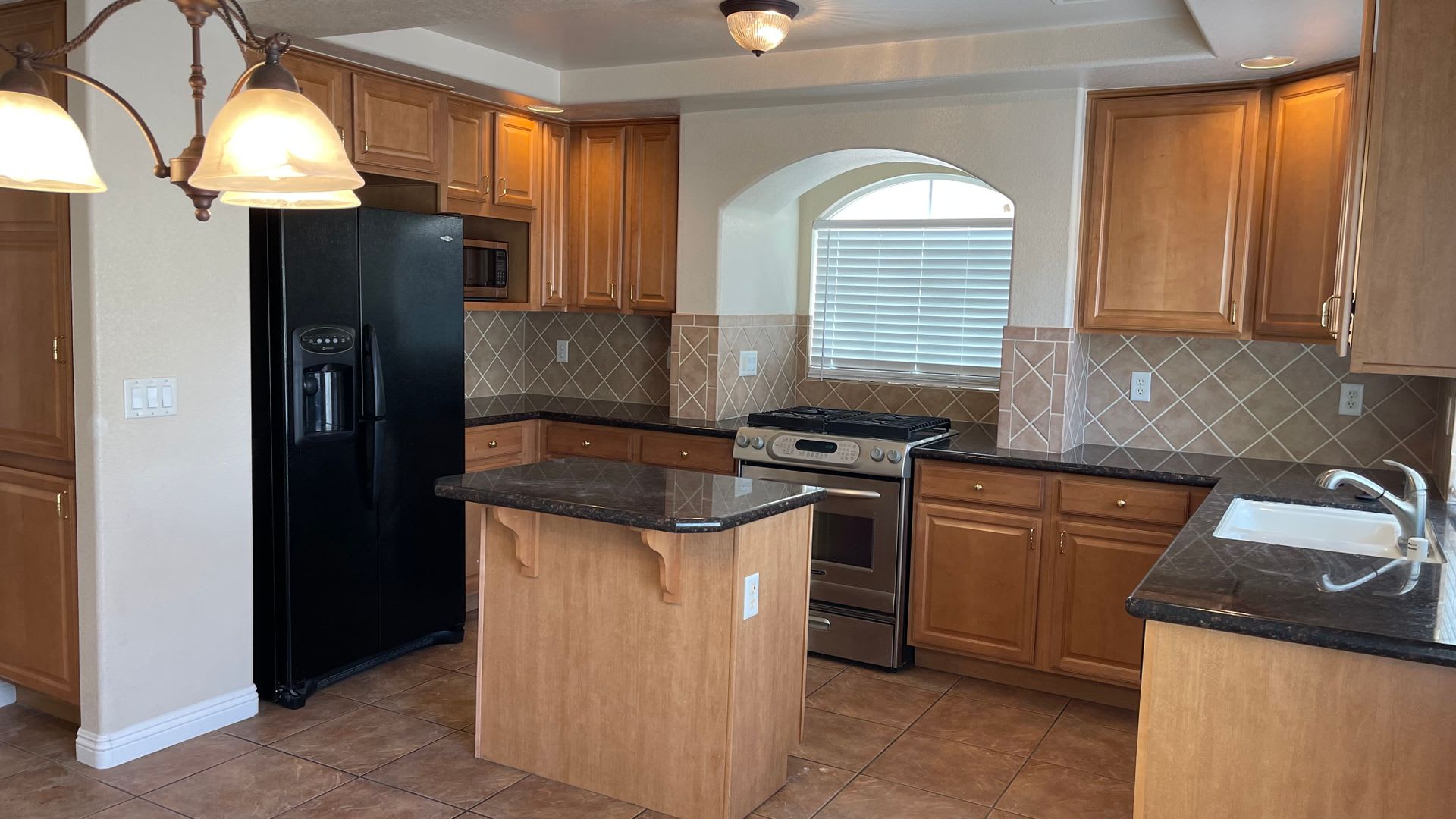 2 STORY, 2,729 SQ FT HOME, 4 BEDROOMS, 3 BATHROOMS, A LOFT AND A 2 CAR GARAGE IN HENDERSON – photo 4