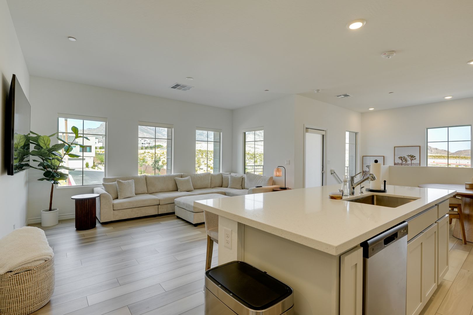 *MOVE IN SPECIAL* FULLY FURNISHED CONDO IN SUMMERLIN 89138! SHORT TERM! – photo 3